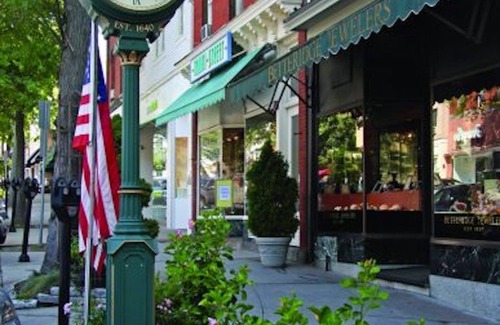 Greenwich Apartamento | Large sunny quiet unit in very convenient location