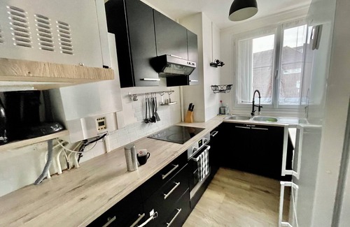 Beauvais Apartamento | ✈️🚆Large T2 Ground floor Hyper center - Shuttle* & Sauna* + 🅿️Parking