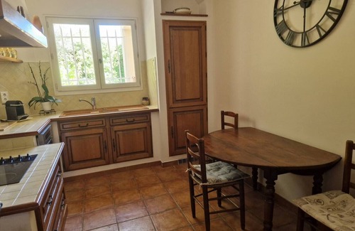 Gemenos Casa | Large T2 with secure parking and wooded garden