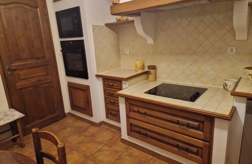Gemenos Casa | Large T2 with secure parking and wooded garden