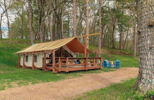St Croix Falls Alquiler De RV | Large tent on massive Big Rock Creek Estate!