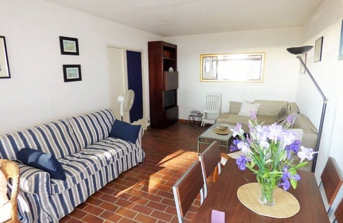 Tamaris Apartamento | ¡Gran terraza de 30 m² con vistas al mar! Aparcamiento privado.