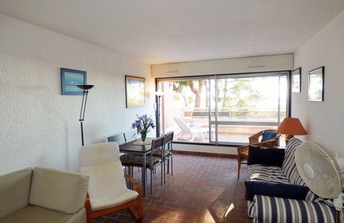 Tamaris Apartamento | ¡Gran terraza de 30 m² con vistas al mar! Aparcamiento privado.