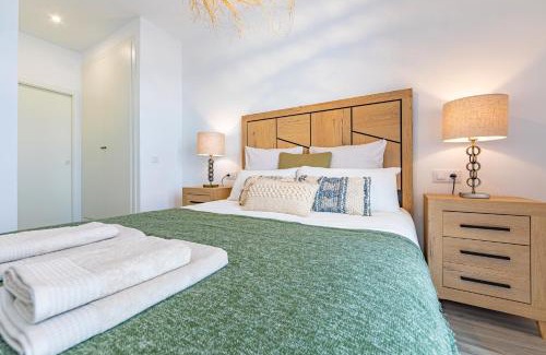 Tarifa Apartamento | Large terrace, swimming pool, private garage and fiber