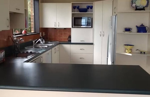 Dunedin Casa | Large three bedroom home in Waverley Dunedin with views out to sea.