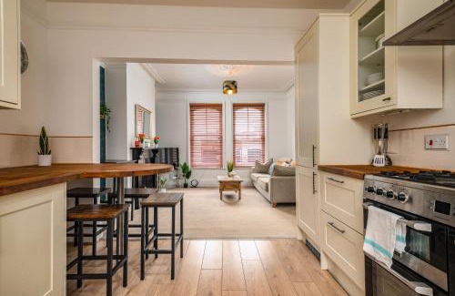 Northampton Apartamento | LARGE Town Centre Townhouse for Work and Leisure inc Private Parking