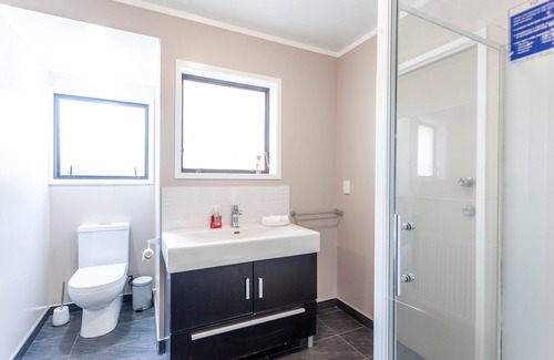 Rotorua Casa | Large Town House close to Golf club Te puia and Polynesian Spa