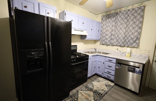 Charlton Heights Casa | Large Updated 3 bedroom Townhome w/ mountain view nearby Kanawha river