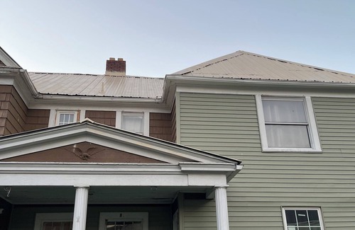 Charlton Heights Casa | Large Updated 3 bedroom Townhome w/ mountain view nearby Kanawha river