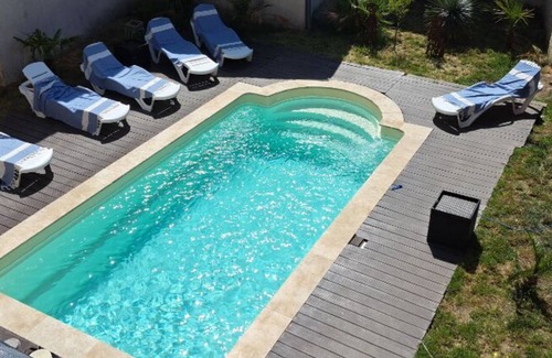 Savigny-sous-Faye Casa | Large vacation home in Savignoi - 7 bedrooms, private pool