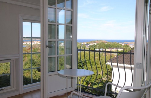 Stavern Casa | Large vacation home right on the coast in a cozy summer town