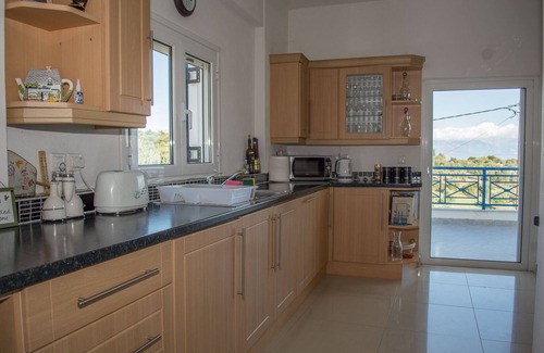 Kakorrevma Villa | Gran villa en un entorno tranquilo y privado.