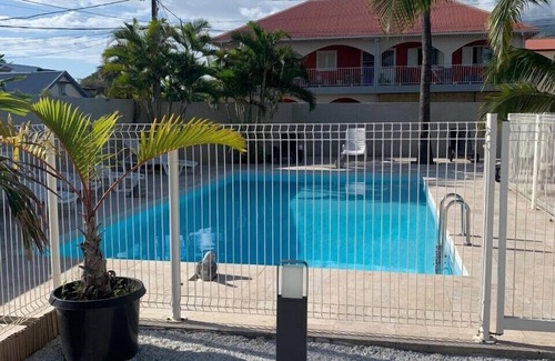 Etang Sale Les Bains Villa | Habitacion Doble-Clásico-Baño compartido-Vista a la Piscina