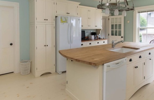 Osterville Casa | Disfrute de los barcos a medida que avanzan desde esta gran y clásica casa de verano de Cape Cod