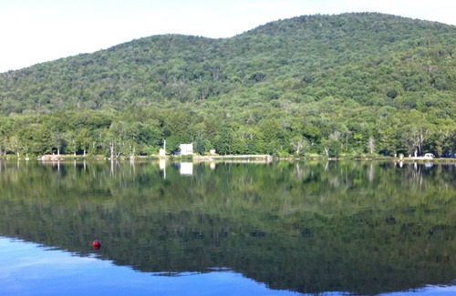 Rumney Casa | Casa grande de la línea de costa en el lago Stinson en el bosque nacional de la montaña blanca.