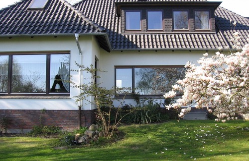 Jever Casa | Gran casa bien cuidada, piscina climatizada, jardín tipo parque. WiFi!