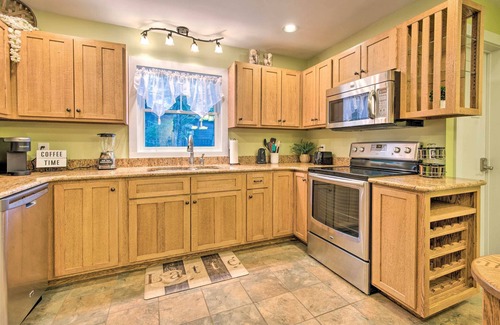 Paupack Casa | Large Yard + Games: ‘Edgewater Escape’ in Paupack!
