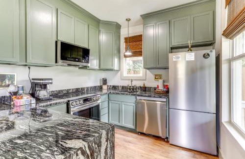 South Baton Rouge Casa | Large Yard Pascagoula Peach Home in Baton Rouge
