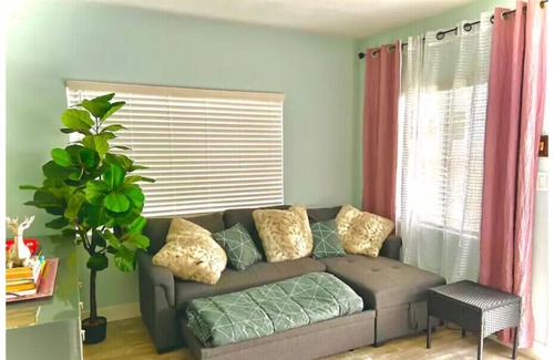 Glendale Casa | Large Yard* Rare Find* Americana on Brand