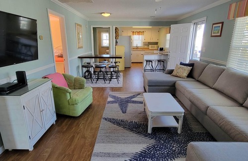 North Myrtle Beach Casa | ** PRECIOS CON DESCUENTO (noviembre-marzo) Acceso al agua, muelle flotante, a 1 cuadra de la playa
