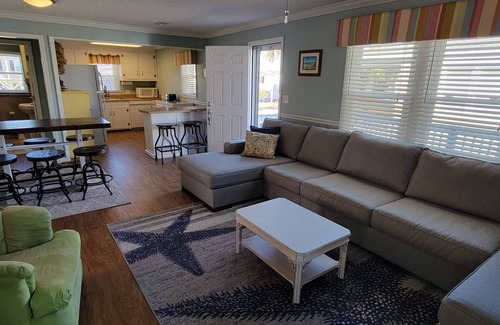 North Myrtle Beach Casa | ** PRECIOS CON DESCUENTO (noviembre-marzo) Acceso al agua, muelle flotante, a 1 cuadra de la playa