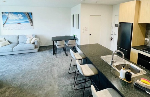 Takapuna Apartamento | Central 2 bedroom 2 bathroom Apartment with pool
