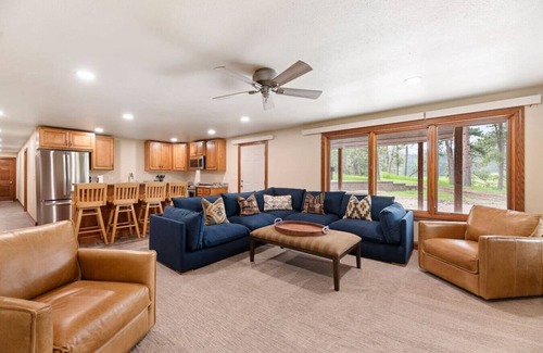 Hill City Cabina | Largest Hill City Cabin-Sleeps 20 with Hot Tub