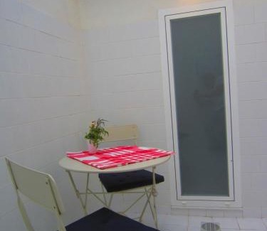 Linda-a-Velha Apartamento | Largo da Paz 24