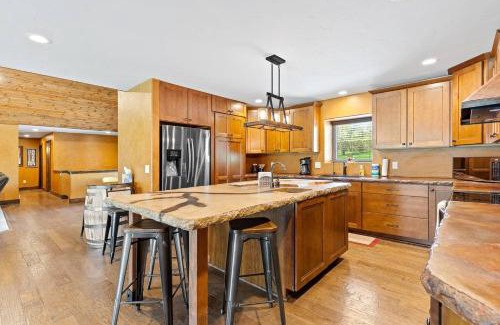 Deadwood Casa | Larkspur Hills