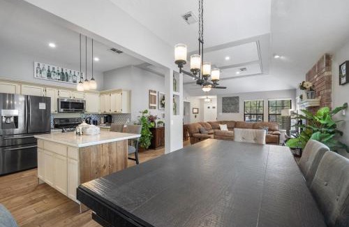 Leander Casa | Larnie's Casa