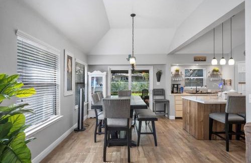Leander Casa | Larnie's Casa
