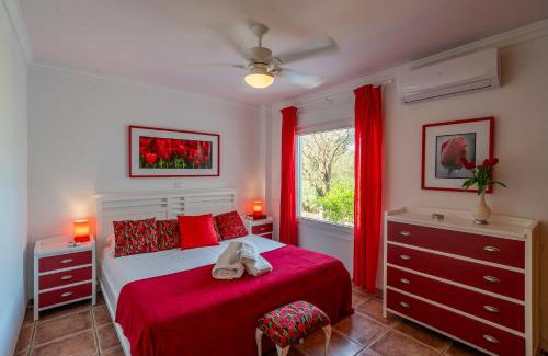 Vinuela Villa | Las Alondras stunning lake views