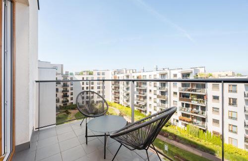Targowek Apartamento | Las Bródnowski Urban Jungle Apartment by BookingHost