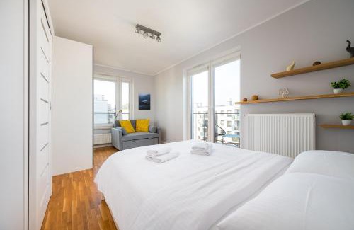 Targowek Apartamento | Las Bródnowski Urban Jungle Apartment by BookingHost