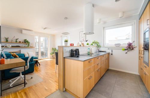 Targowek Apartamento | Las Bródnowski Urban Jungle Apartment by BookingHost