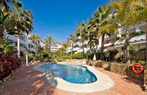 Golden Mile Apartamento | Las Canas beach, ground floor first line beach, Marbella golden mile