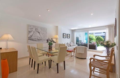 Golden Mile Apartamento | Las Canas beach, ground floor first line beach, Marbella golden mile