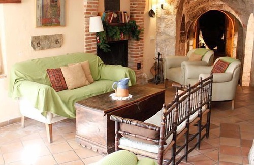 Horche Cabaña | Casa Andrea - Casa histórica con bodega del siglo XVII y piscina privada