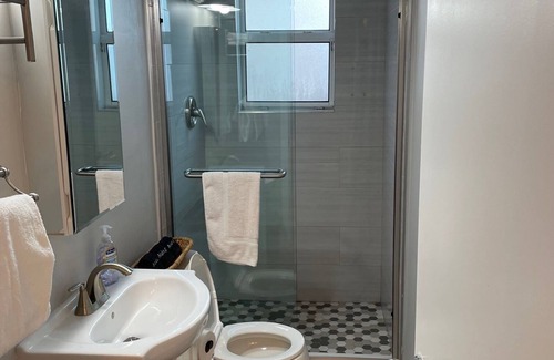 Colee Hammock Apartamento | Las Olas 2 Bedroom Apartment Suite 1: Walking to Beach, Dining and Nightlife!