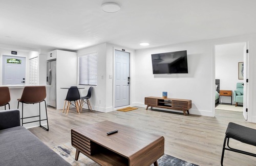 Sailboat Bend Apartamento | Las Olas Cabanas Unit #2 - Private Unit Downtown Ft Lauderdale w/Yard & Parking