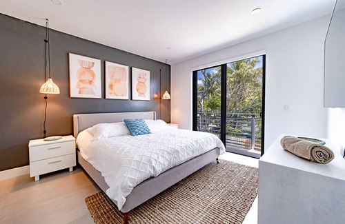 Downtown Fort Lauderdale Villa | Las Olas Designer Home with heated pool - Must!