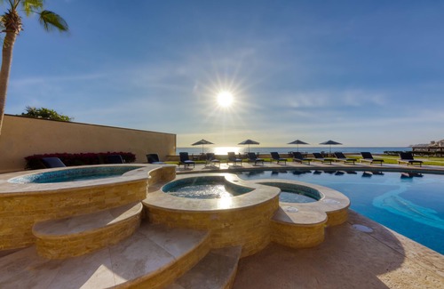 San Jose del Cabo Condominio | Las Olas Oceanfront Surfer's Paradise, unidad final de 3 dormitorios a nivel del suelo