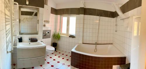 Slupsk Apartamento | LAS SŁUPSKI PREMIUM PANORAMIC APARTAMENT NR8 Wifi Netflix Smart TV55 full kitchen double bathtub up to 4 people full pleasure quality stay