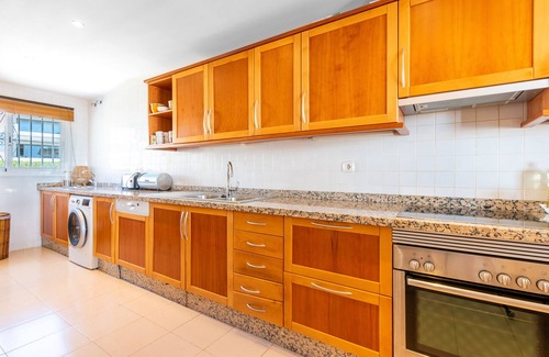 Marbella Apartamento | Las Tortugas Marbella – Ático de Lujo con Vistas al Mar y Jacuzzi