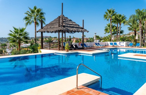 Marbella Apartamento | Las Tortugas Marbella – Ático de Lujo con Vistas al Mar y Jacuzzi