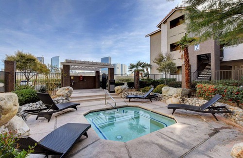 Las Vegas Condominio | Las Vegas Condo minutes from the Strip, Team Mobile and Allegiant Stadium