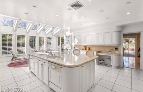 Winchester Casa | LAS VEGAS COUNTRY CLUB - ON THE CHAMPIONSHIP GOLF COURSE-