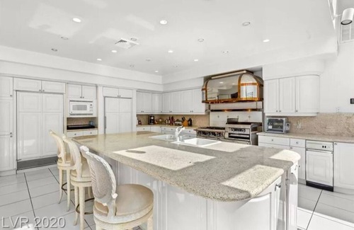 Winchester Casa | LAS VEGAS COUNTRY CLUB - ON THE CHAMPIONSHIP GOLF COURSE-