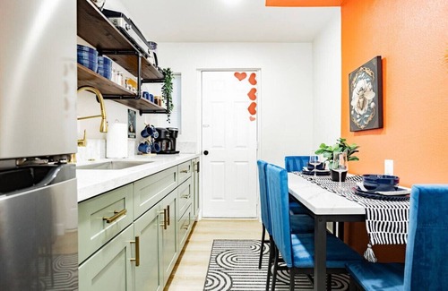 Gateway District Casa | Las Vegas Downtown Private Modern x2 Suite Retreat