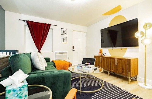 Gateway District Casa | Las Vegas Downtown Private Modern x2 Suite Retreat